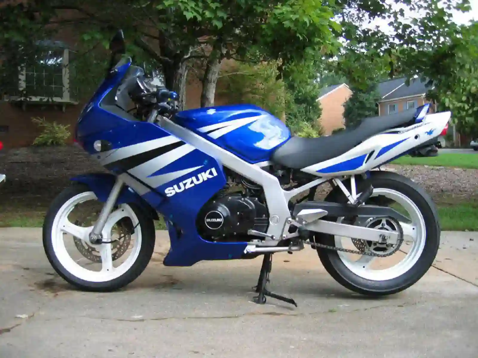Suzuki GS 500 F 2006