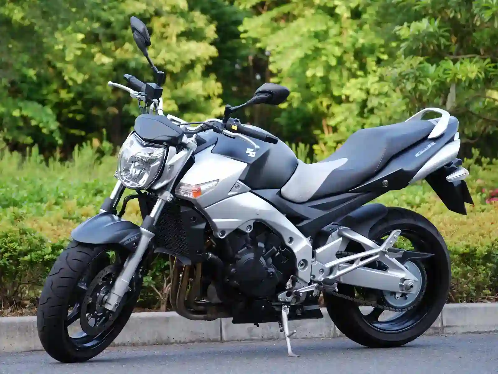 Suzuki GSR 600 2006