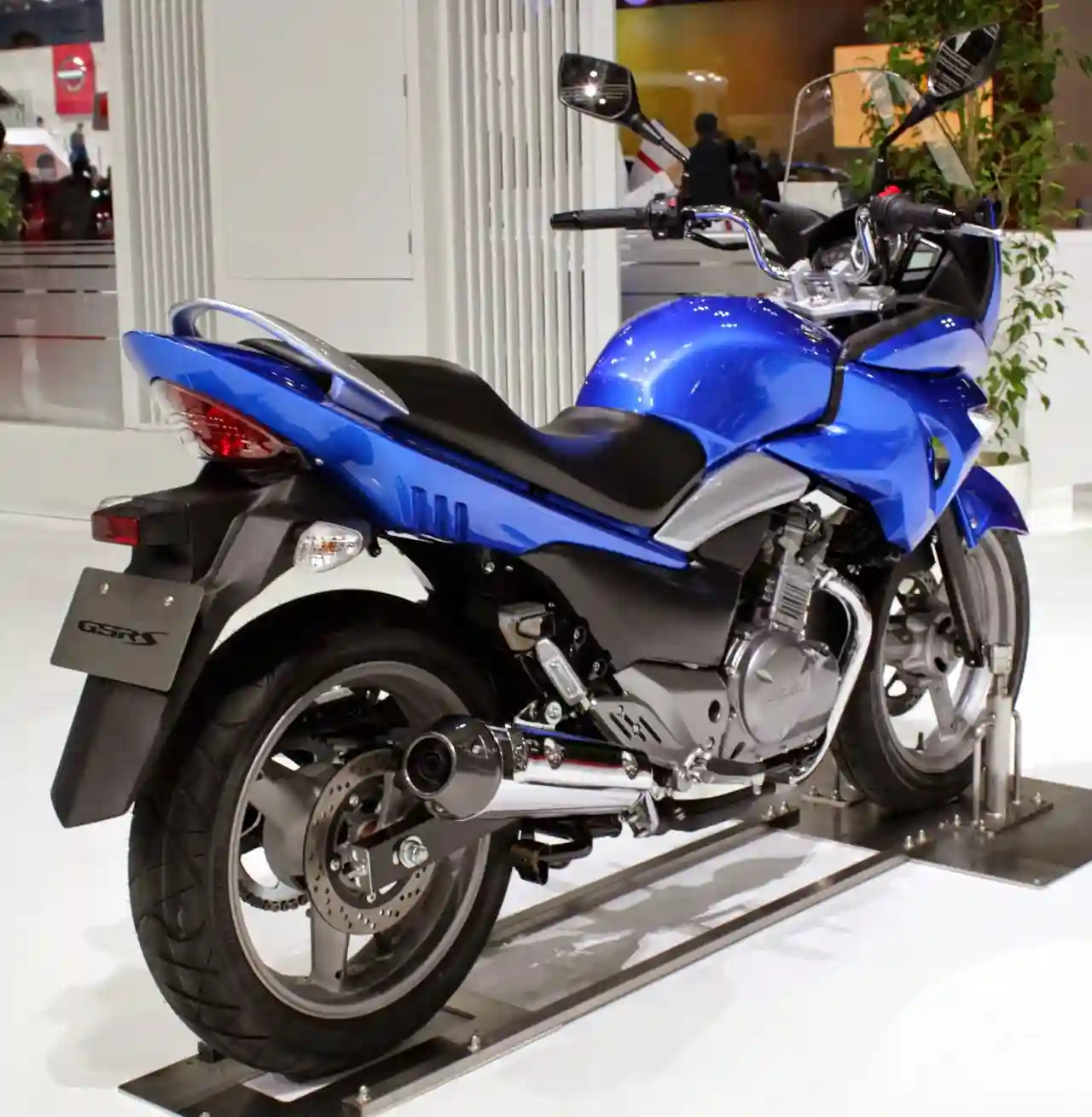Suzuki GSR250S 2015