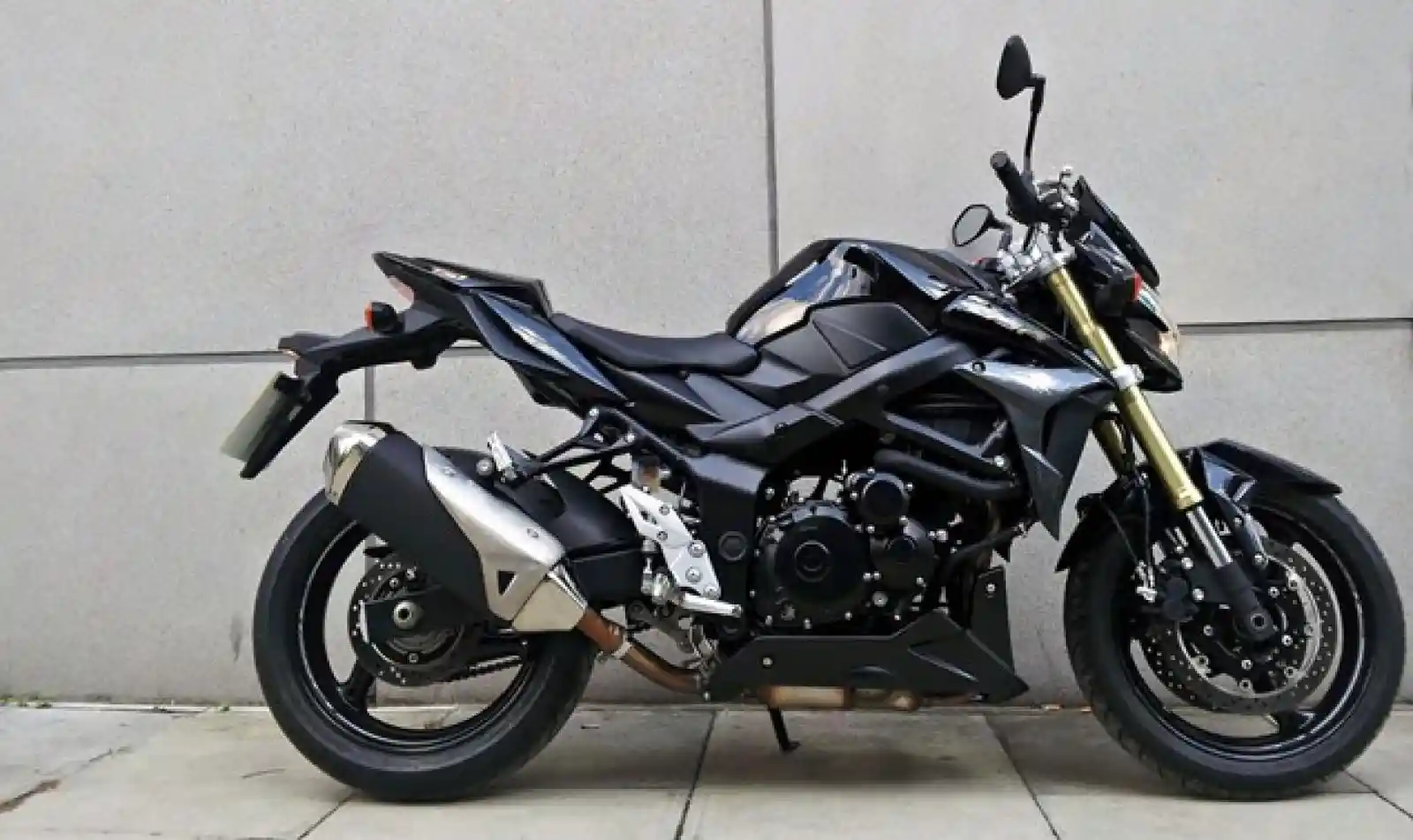 Suzuki GSR750 2013