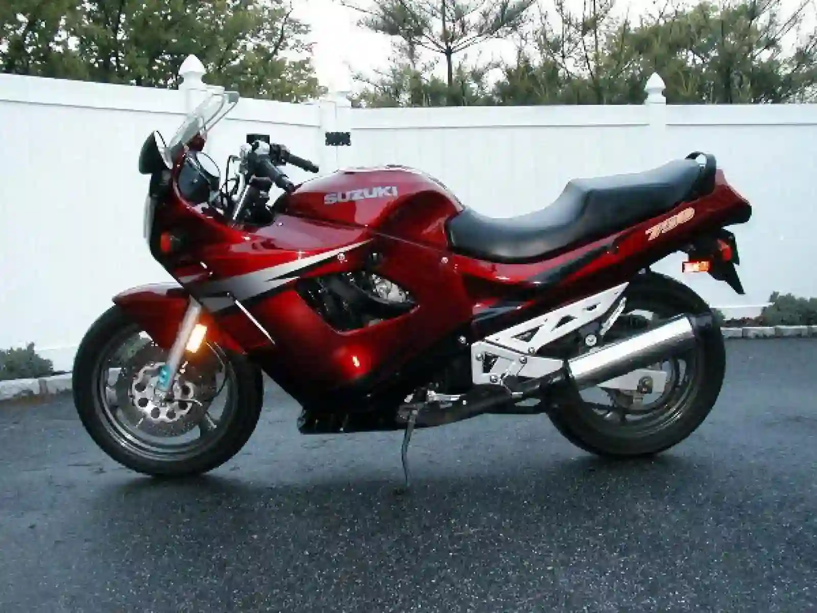 Suzuki GSX 750 F Katana 2002