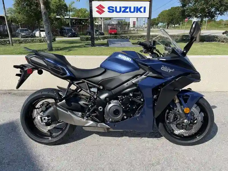Suzuki GSX S1000GT Plus 2022