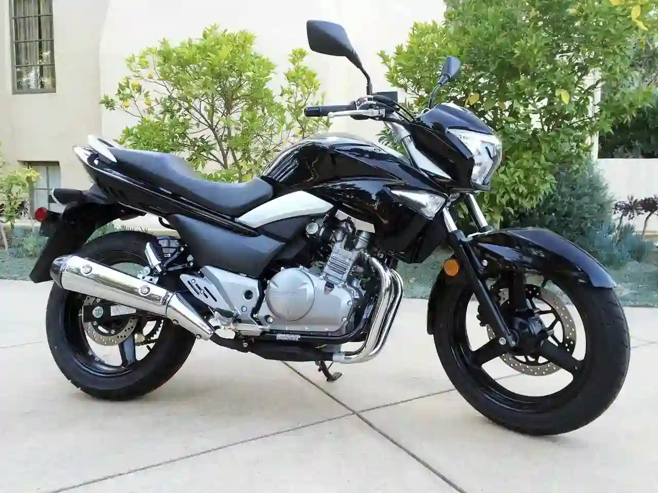 Suzuki GW250 2014