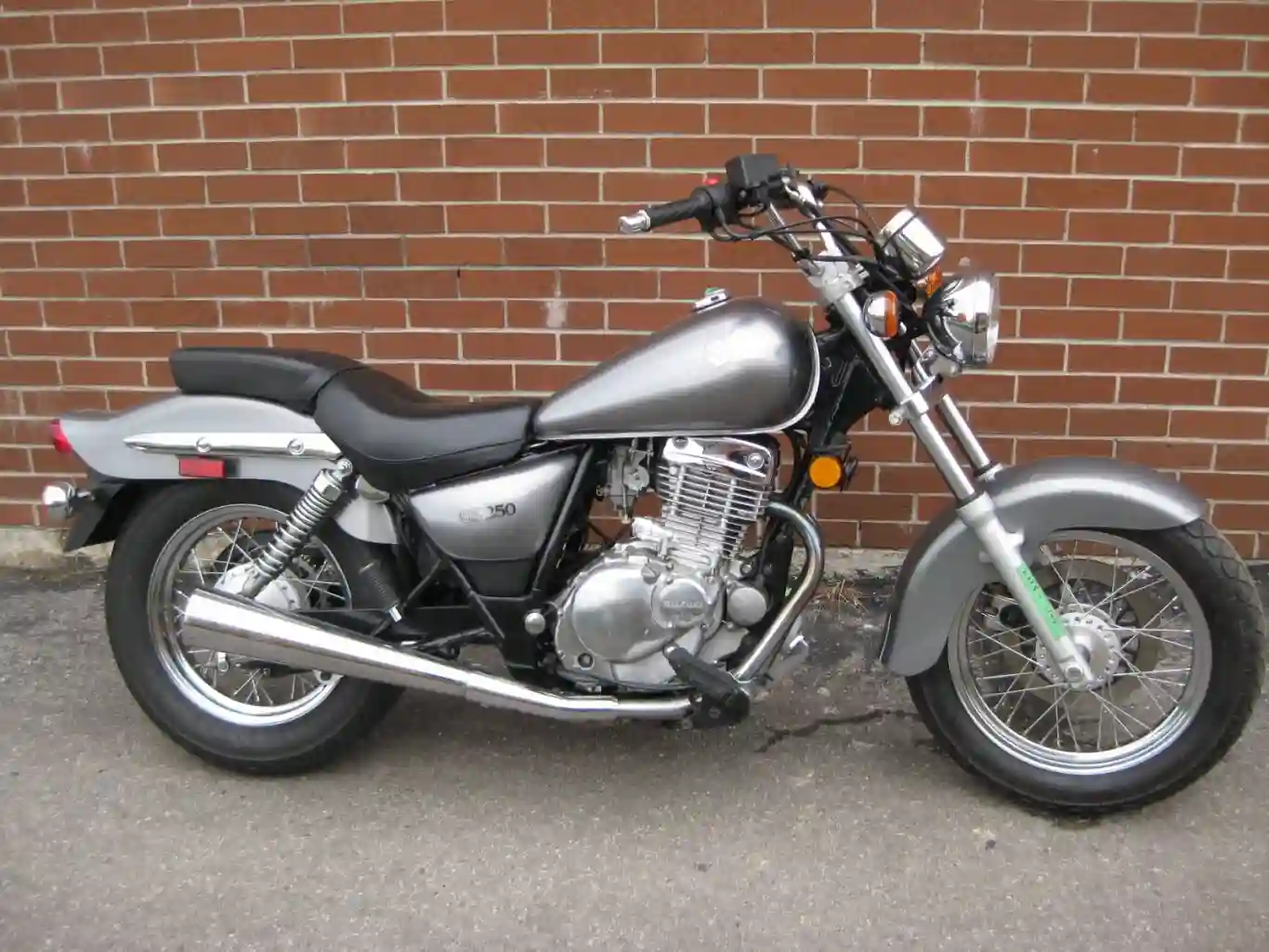 Suzuki GZ250 2010 1