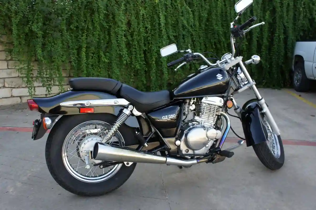Suzuki GZ250 2012