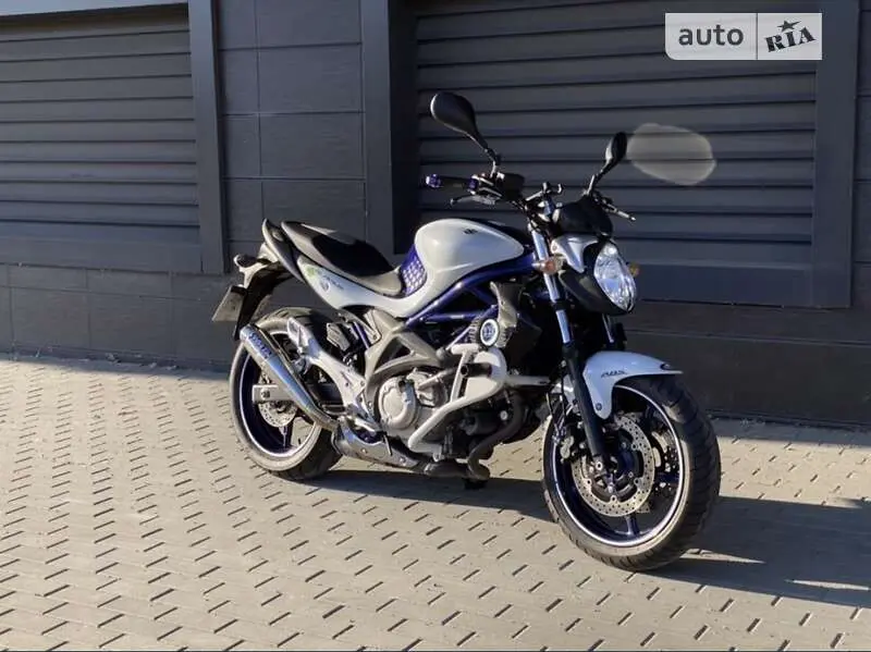 Suzuki Gladius 400 2017