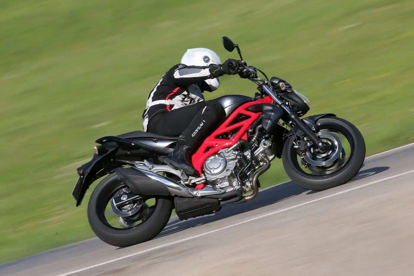 Suzuki Gladius 650 2014