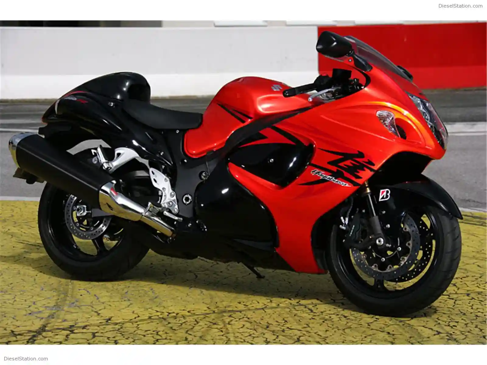 Suzuki Hayabusa GSX R 1300 2011
