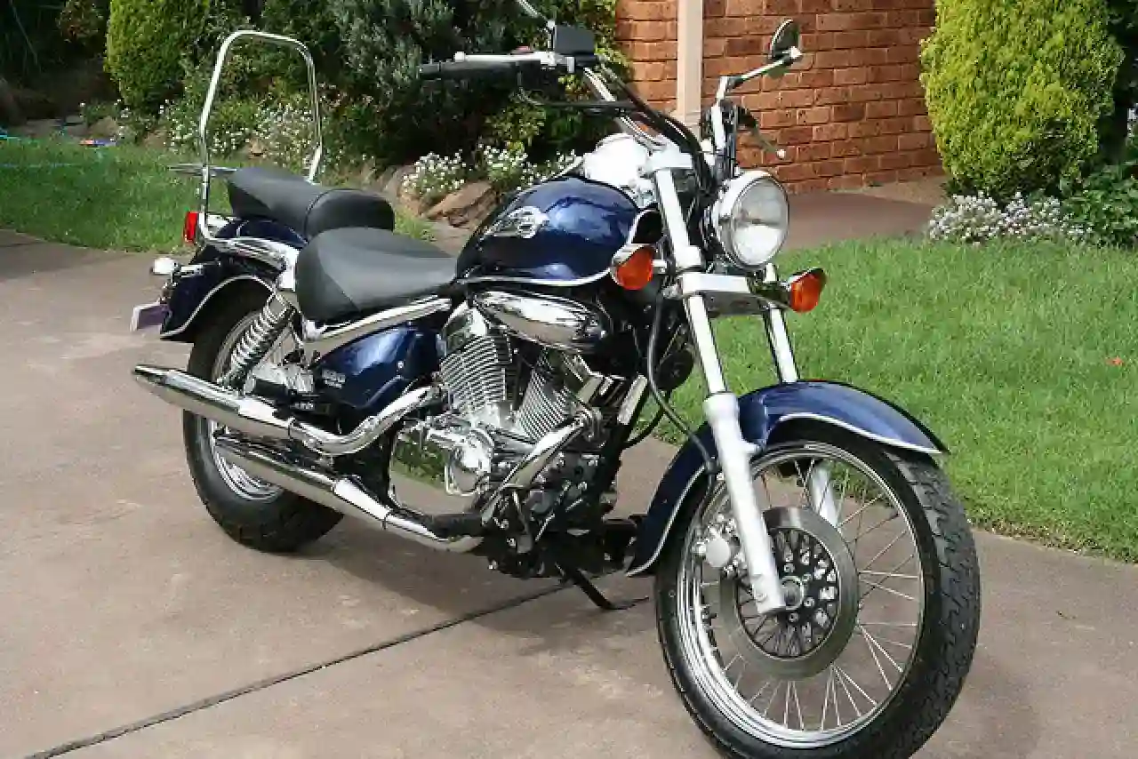 Suzuki Intruder LC 250 2002