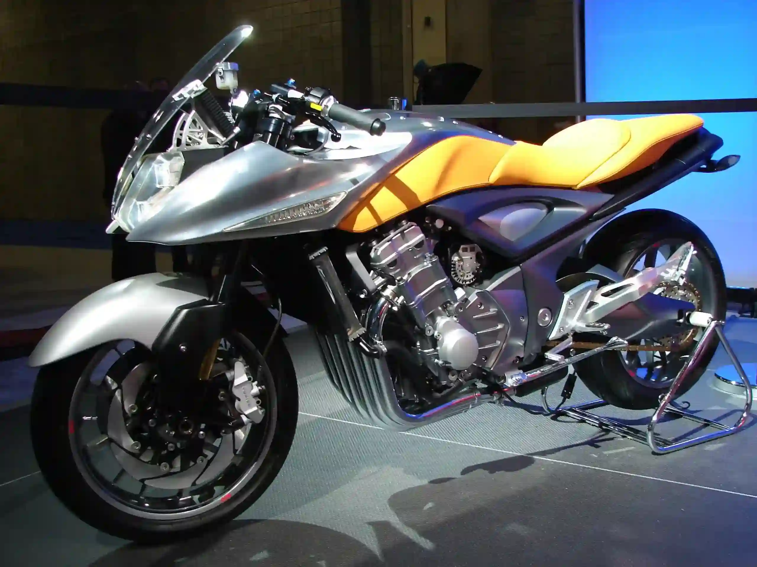 Suzuki Stratosphere 2006