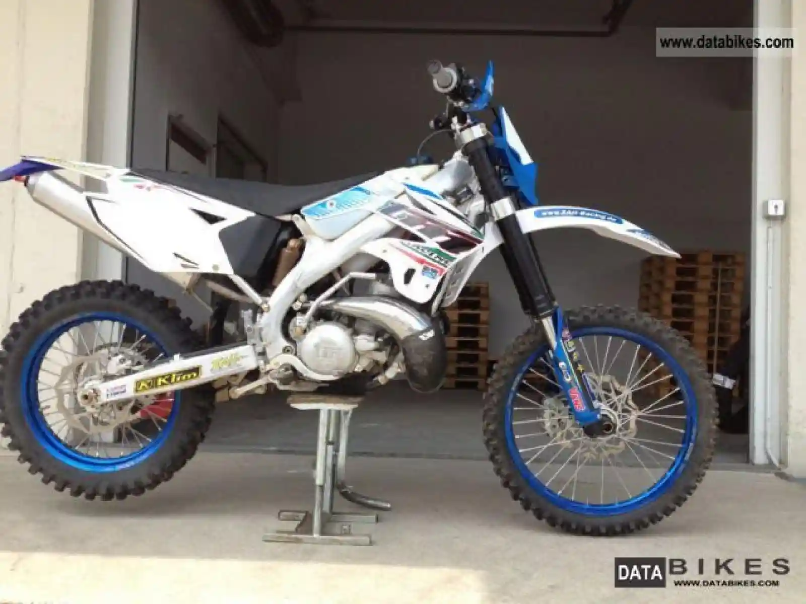 TM Racing EN 300 2008