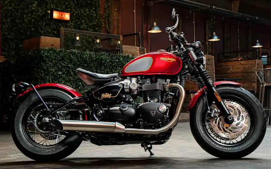 Triumph Bonneville Bobber Gold Line 2022