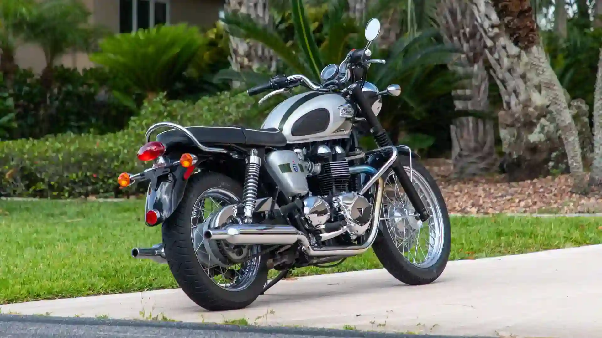 Triumph Bonneville T100 2023