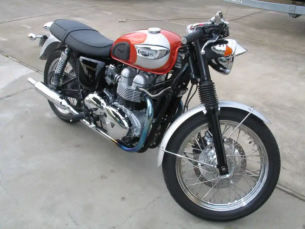 Triumph T100 2003