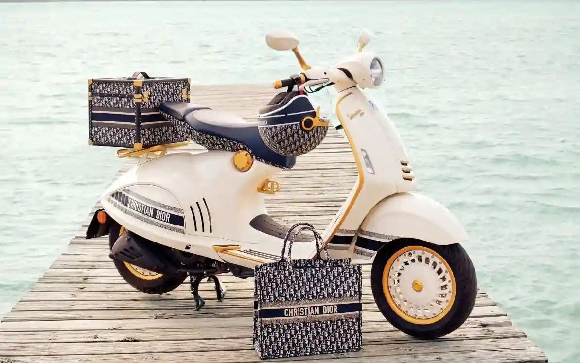 Vespa 946 Christian Dior 2021