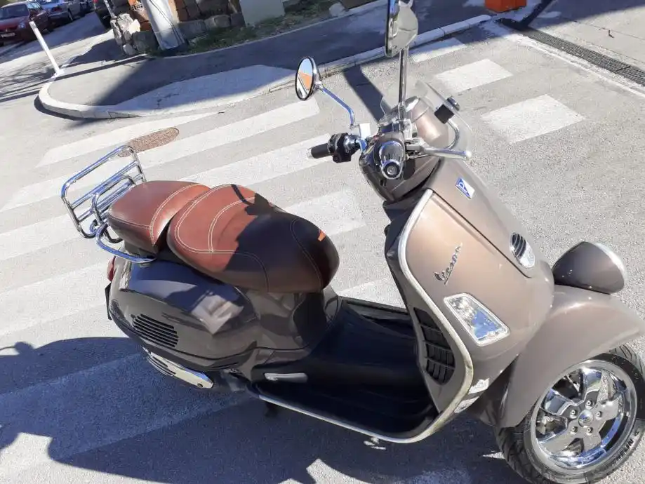 Vespa GTV Vie Della Moda 2013