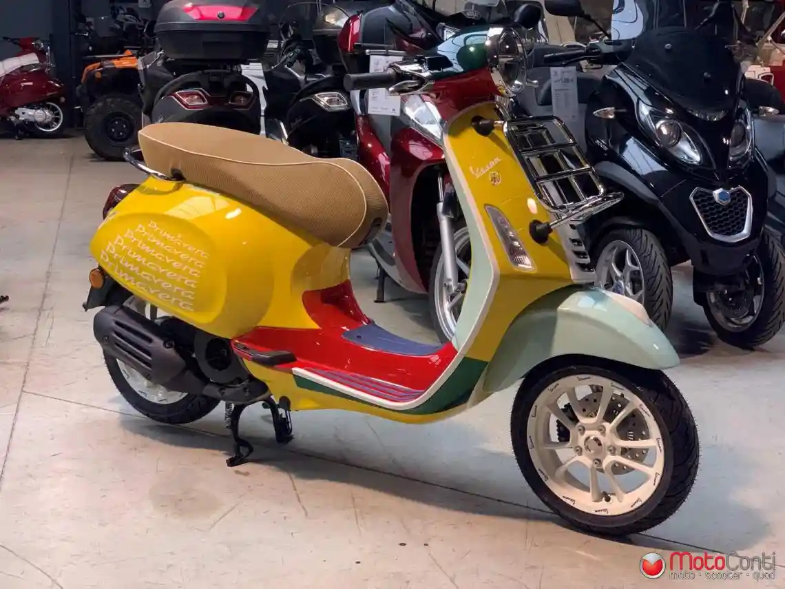 Vespa Primavera Sean Wotherspoon 50 2021