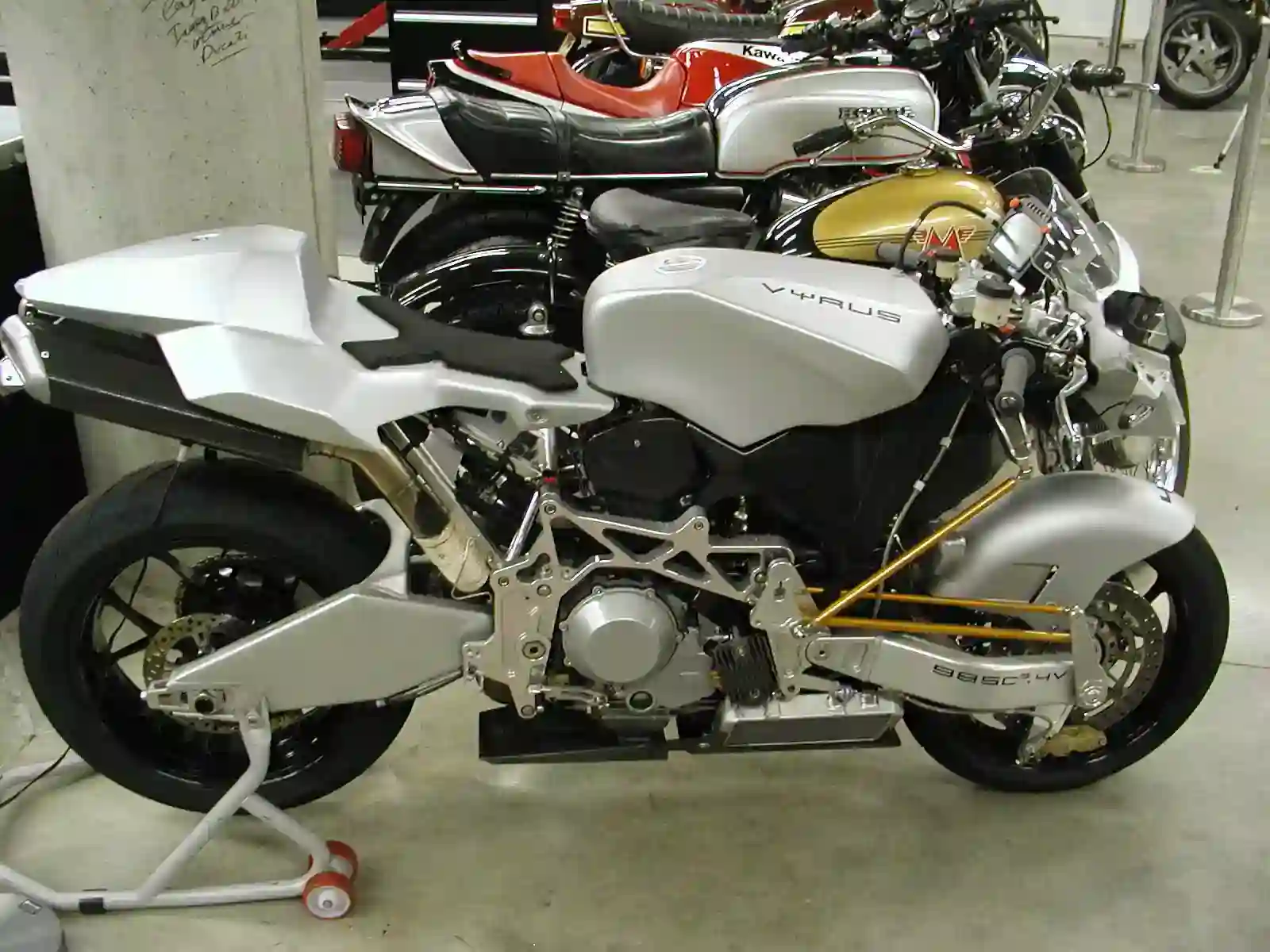 Vyrus 985 C3 V4 2008