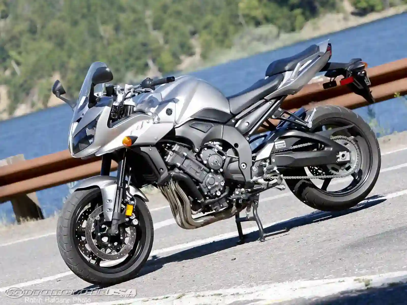 Yamaha FZ1 2011