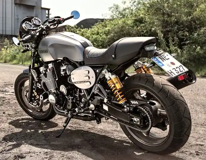Home 1 Yamaha XJR1300 2016