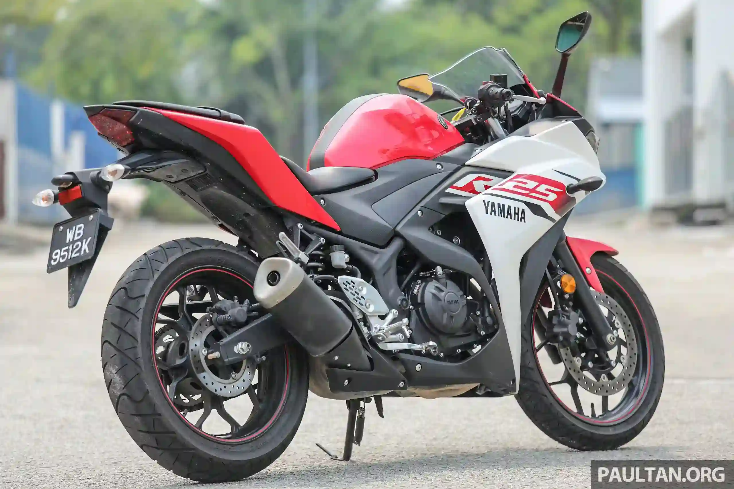 Yamaha YZF R25 2015